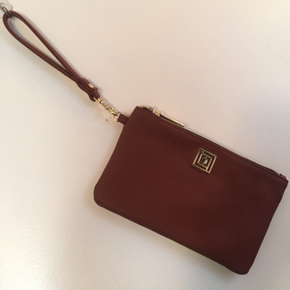 NWOT Liz Claiborne Wristlet w/ phone charger